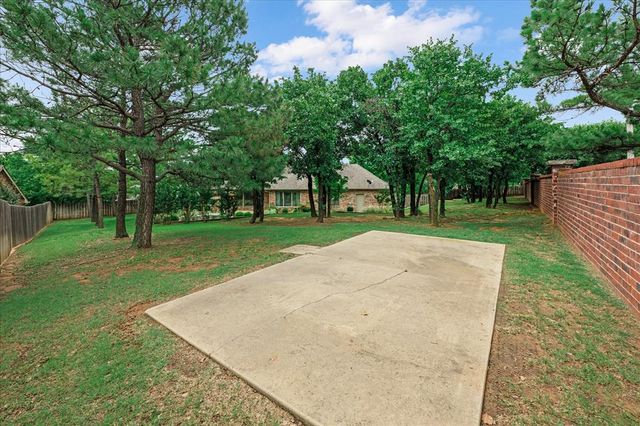 2901 Bracken Court, Edmond, OK 73034