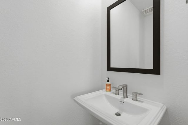 1153 E Kachina Trail, Phoenix, AZ 85042