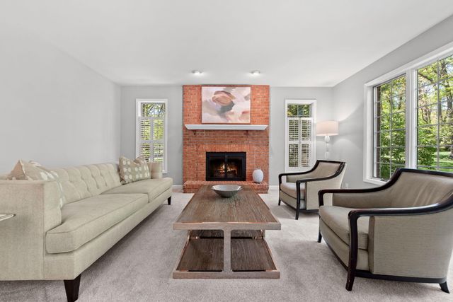 4414 Thornbury Drive E, Valparaiso, IN 46383