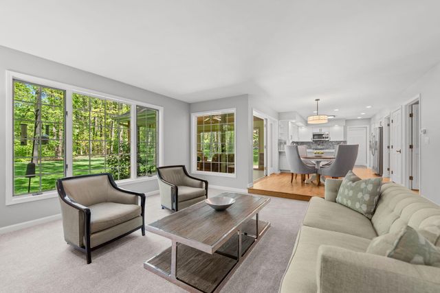4414 Thornbury Drive E, Valparaiso, IN 46383