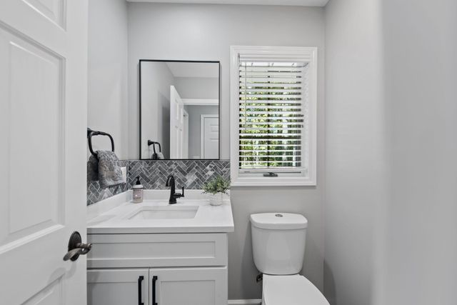 4414 Thornbury Drive E, Valparaiso, IN 46383