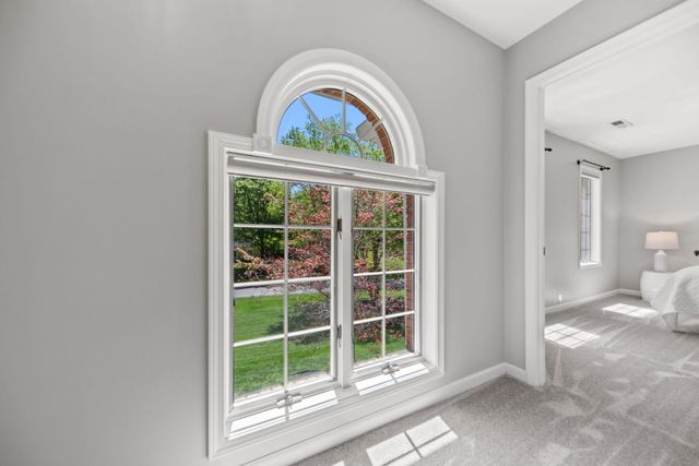 4414 Thornbury Drive E, Valparaiso, IN 46383