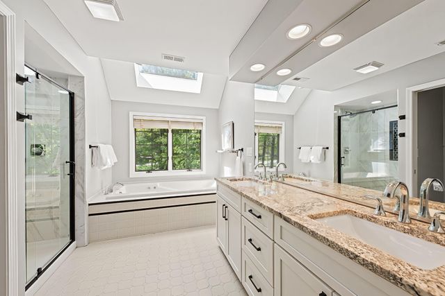 4414 Thornbury Drive E, Valparaiso, IN 46383