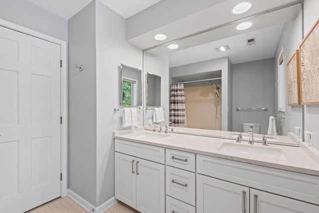 4414 Thornbury Drive E, Valparaiso, IN 46383
