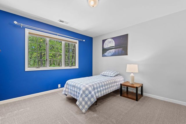 4414 Thornbury Drive E, Valparaiso, IN 46383