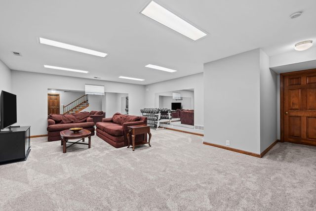 4414 Thornbury Drive E, Valparaiso, IN 46383