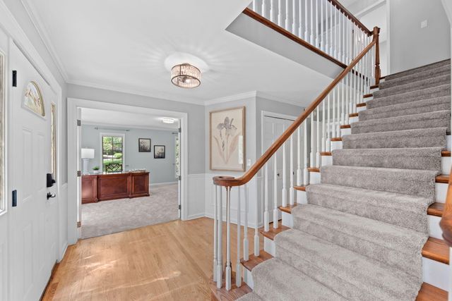 4414 Thornbury Drive E, Valparaiso, IN 46383