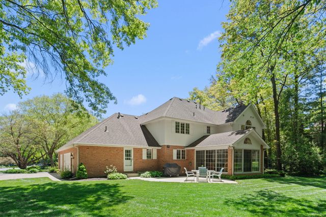 4414 Thornbury Drive E, Valparaiso, IN 46383