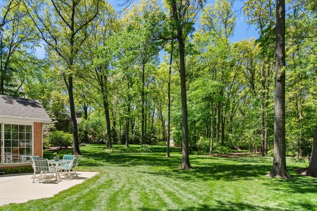 4414 Thornbury Drive E, Valparaiso, IN 46383