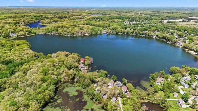 4414 Thornbury Drive E, Valparaiso, IN 46383