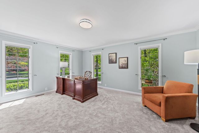 4414 Thornbury Drive E, Valparaiso, IN 46383