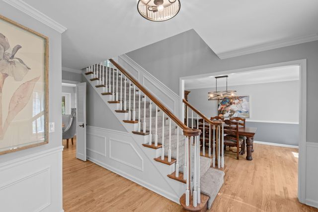 4414 Thornbury Drive E, Valparaiso, IN 46383