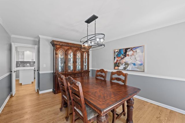 4414 Thornbury Drive E, Valparaiso, IN 46383