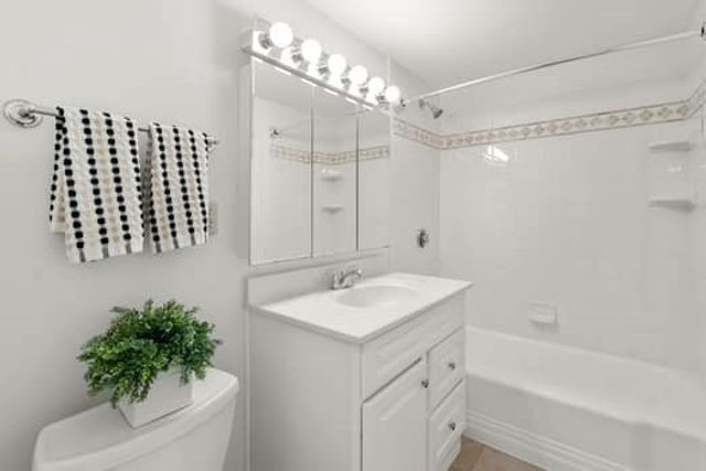 20 Hammond Pond Pkwy 602, Newton, MA 02467