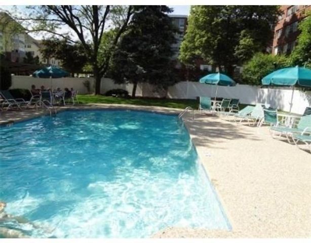 20 Hammond Pond Pkwy 602, Newton, MA 02467