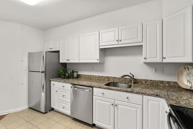 20 Hammond Pond Pkwy 602, Newton, MA 02467