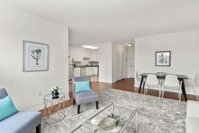 20 Hammond Pond Pkwy 602, Newton, MA 02467