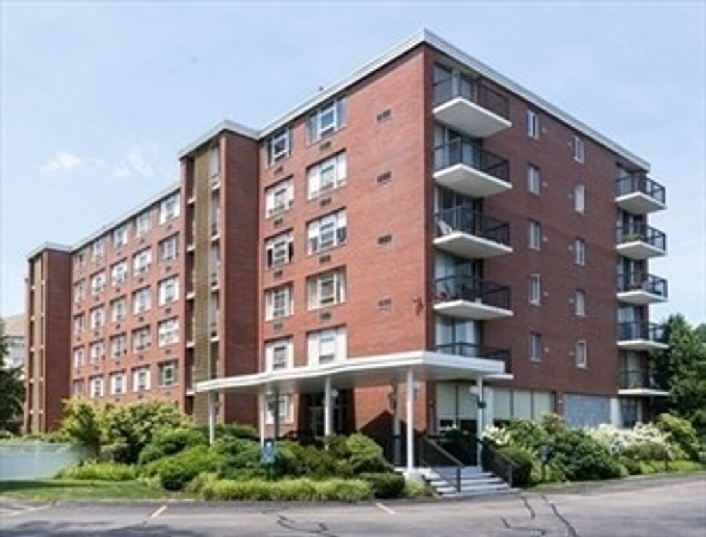 20 Hammond Pond Pkwy 602, Newton, MA 02467