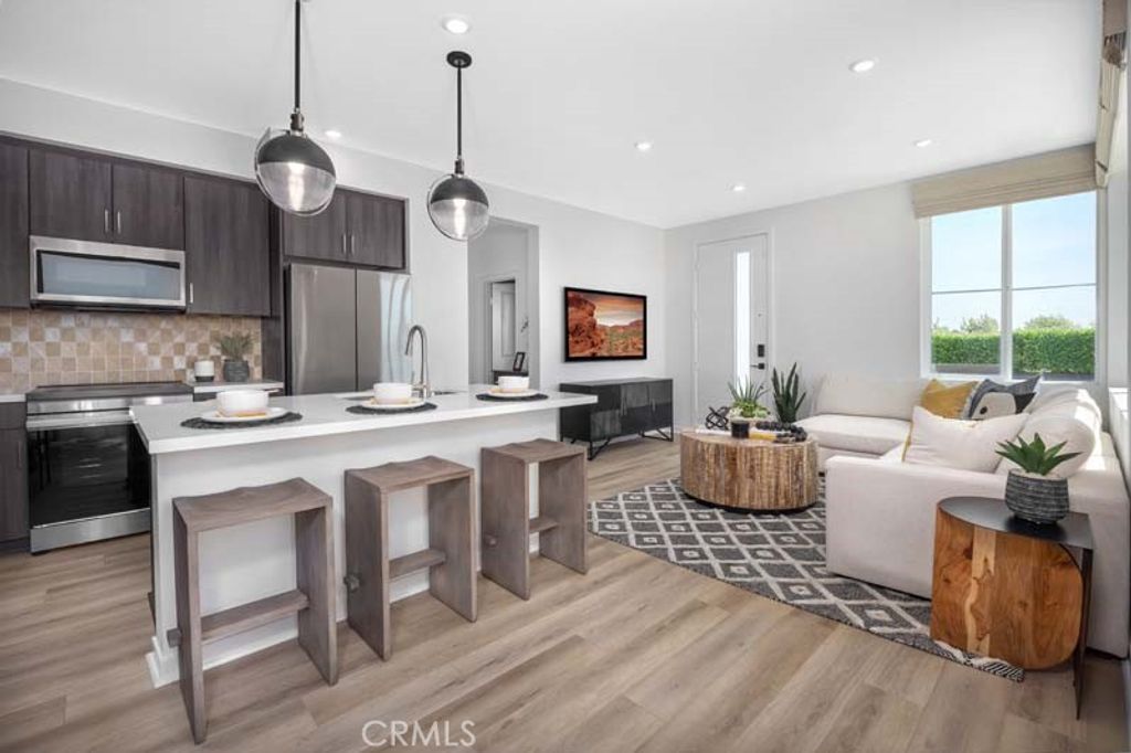 Image 5 of property listing at 3660 W S. Eichler Paseo 1, Ontario, CA 91761