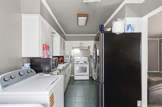 912 Sycamore Street, Commerce, TX 75428