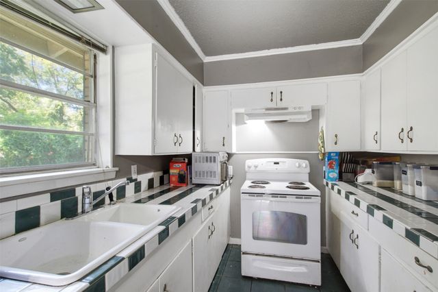 912 Sycamore Street, Commerce, TX 75428