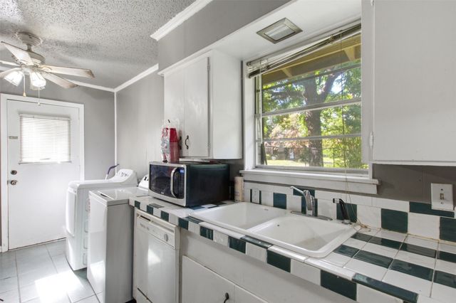 912 Sycamore Street, Commerce, TX 75428