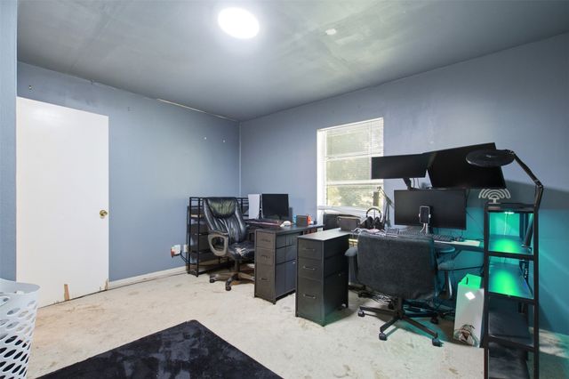912 Sycamore Street, Commerce, TX 75428