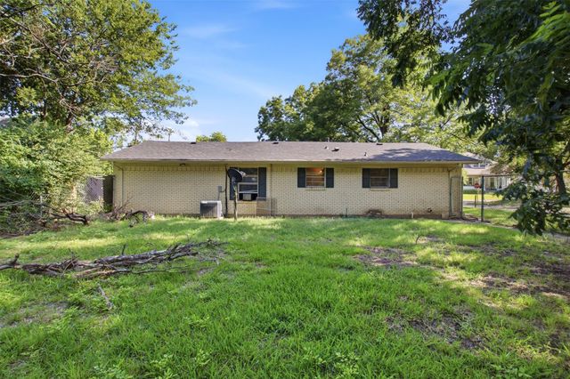 912 Sycamore Street, Commerce, TX 75428
