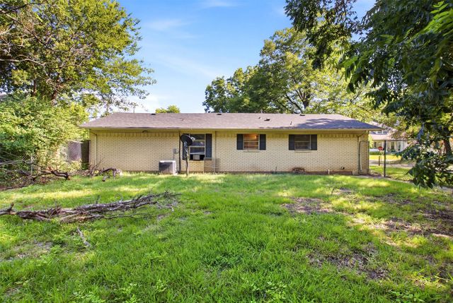 912 Sycamore Street, Commerce, TX 75428