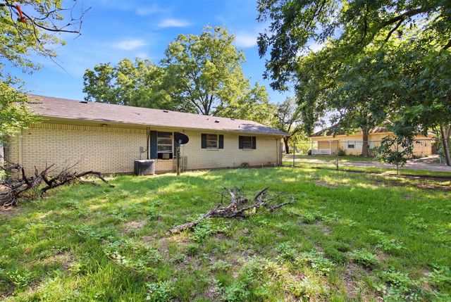 912 Sycamore Street, Commerce, TX 75428