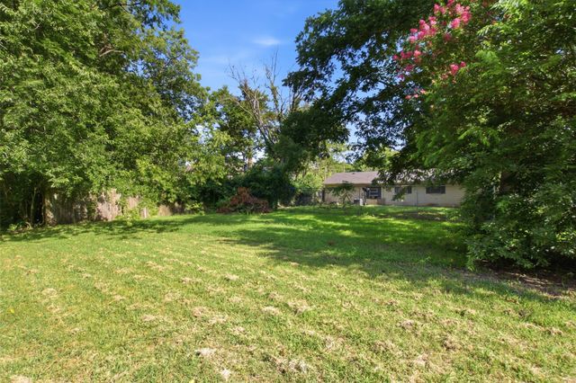 912 Sycamore Street, Commerce, TX 75428