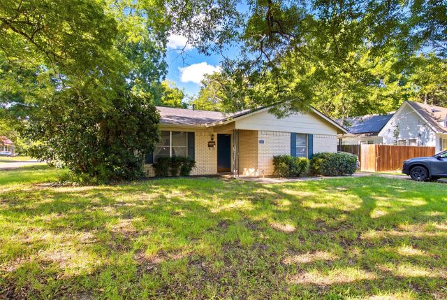 912 Sycamore Street, Commerce, TX 75428