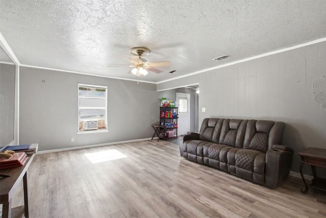 912 Sycamore Street, Commerce, TX 75428