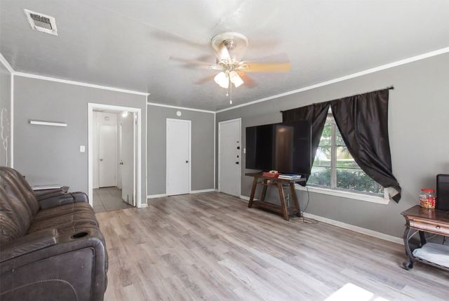 912 Sycamore Street, Commerce, TX 75428