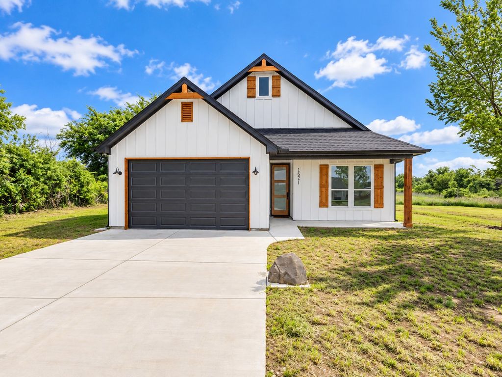 1621 County Road 4764, Boyd, TX 76023