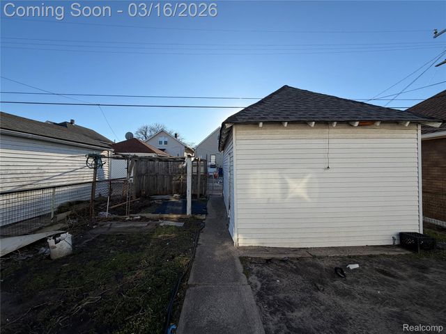 12091 Sobieski Street, Hamtramck, MI 48212