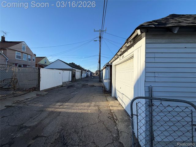 12091 Sobieski Street, Hamtramck, MI 48212