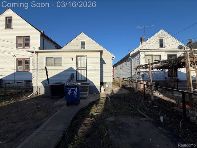 12091 Sobieski Street, Hamtramck, MI 48212