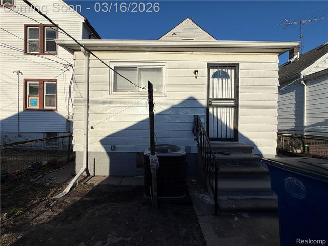 12091 Sobieski Street, Hamtramck, MI 48212