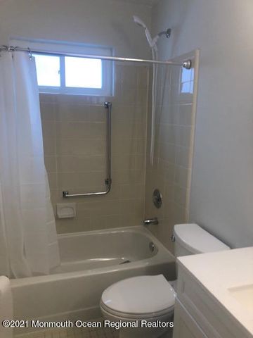 35 Greenwich Avenue, Manchester, NJ 08759