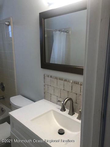 35 Greenwich Avenue, Manchester, NJ 08759