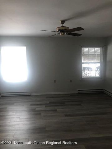 35 Greenwich Avenue, Manchester, NJ 08759