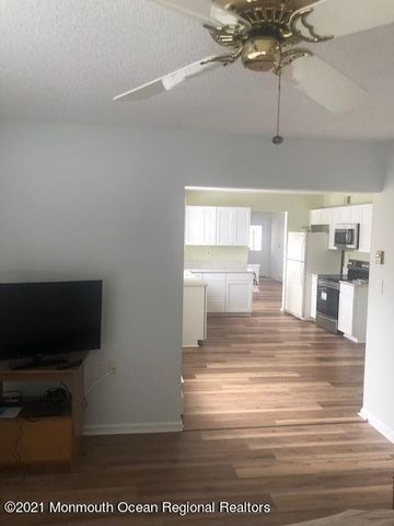 35 Greenwich Avenue, Manchester, NJ 08759