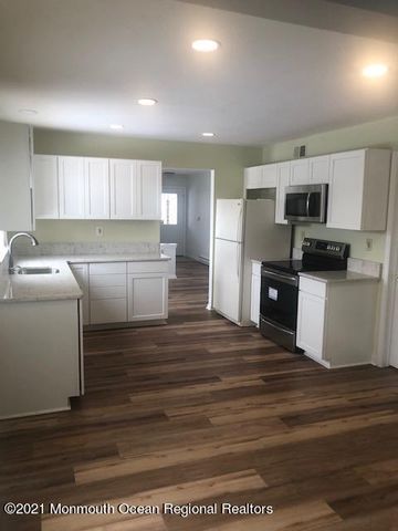 35 Greenwich Avenue, Manchester, NJ 08759