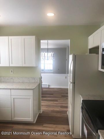 35 Greenwich Avenue, Manchester, NJ 08759