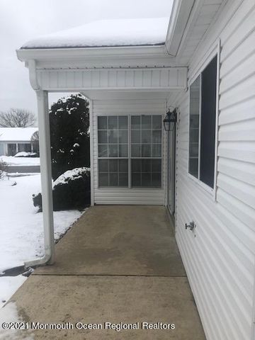 35 Greenwich Avenue, Manchester, NJ 08759