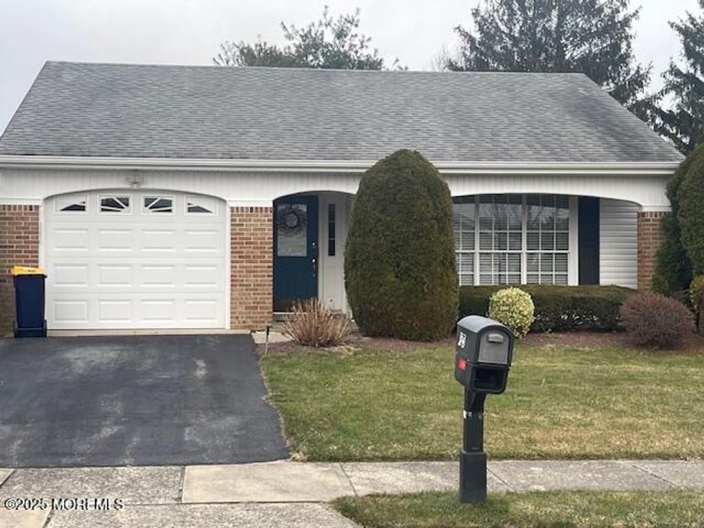 35 Greenwich Avenue, Manchester, NJ 08759