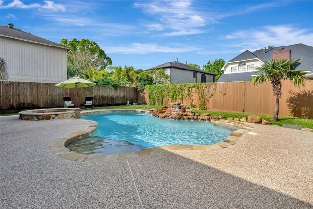 1627 Lake Bluff Drive, El Lago, TX 77586