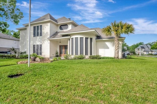 1627 Lake Bluff Drive, El Lago, TX 77586