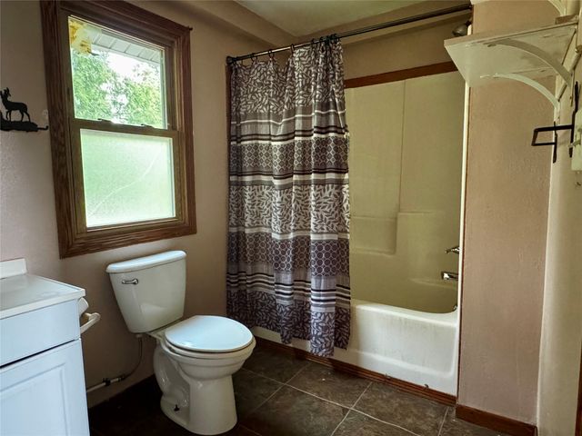 4227 E Sheridan Avenue, Des Moines, IA 50317